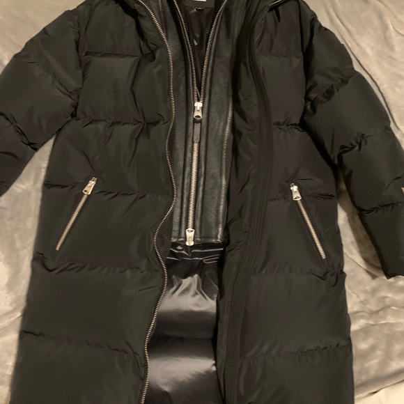 Ladies Medium fits comfortable size 6-8 US. Attached shearling vest and hood. - Picture 5 of 10
